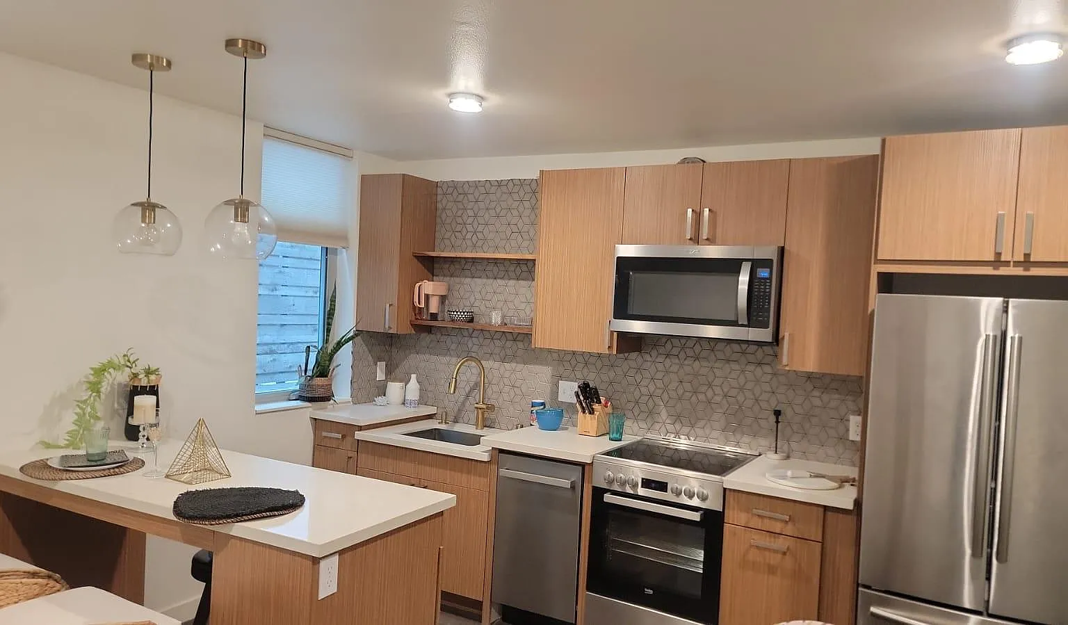 5234 15th Ave NE — Photo 3