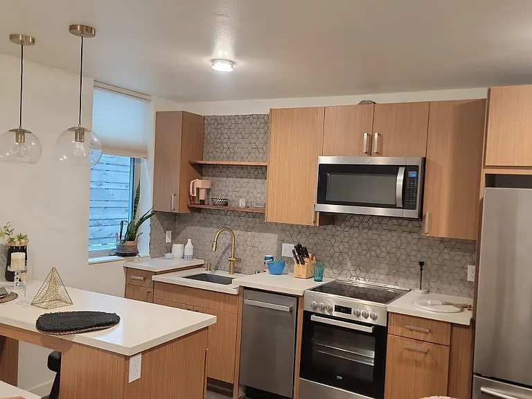 5234 15th Ave NE #101 — Photo 3