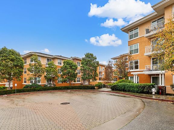 2nd image of 301 Crescent Ct APT 3402