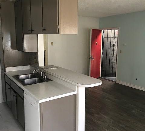 2nd image of 837 S Ardmore Ave APT 5