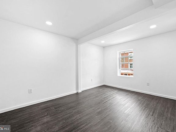 3rd image of 524 York St
