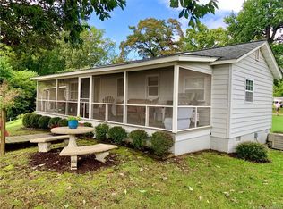 88 Sibley Ave, Topping, VA 23169