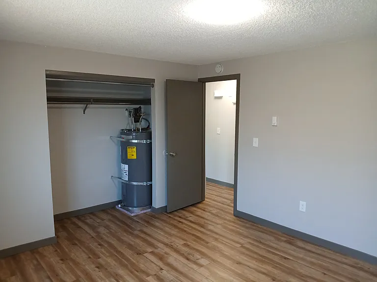 1827 E Glass Ave — Photo 19