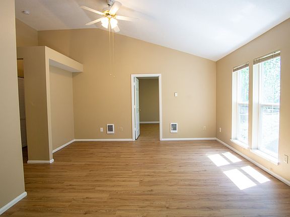 5th image of 236 SW Meade St #4