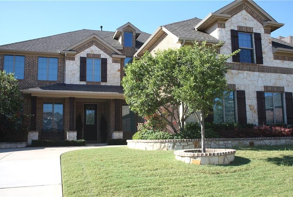 1st image of 520 Royal Glade Dr