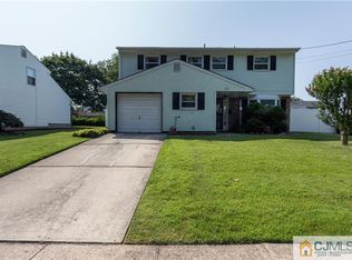 20 Price Dr, Edison, NJ 08817