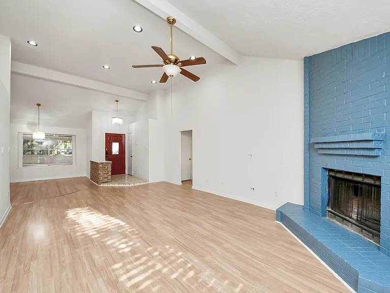 3611 Bee Bayou Ln — Photo 9