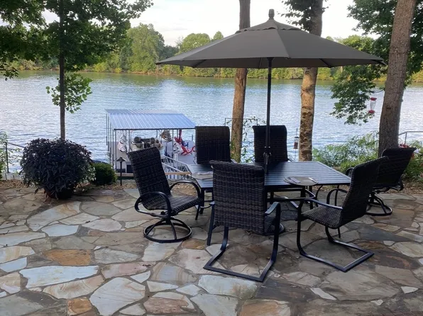 101 Canary Ln, Estill Springs, TN 37330