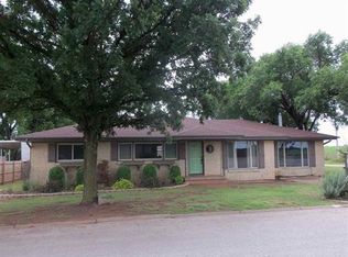 18 Hillcrest St, Perry, OK 73077