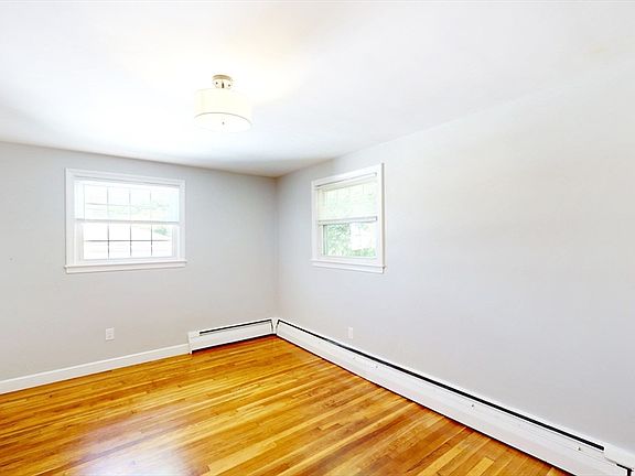 2nd image of 38 Nash St #38