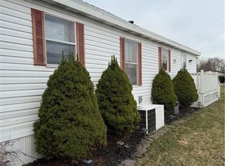 428 Chestnut Dr, Lockport, NY 14094