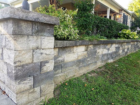 4th image of 296 W Lincoln Ave