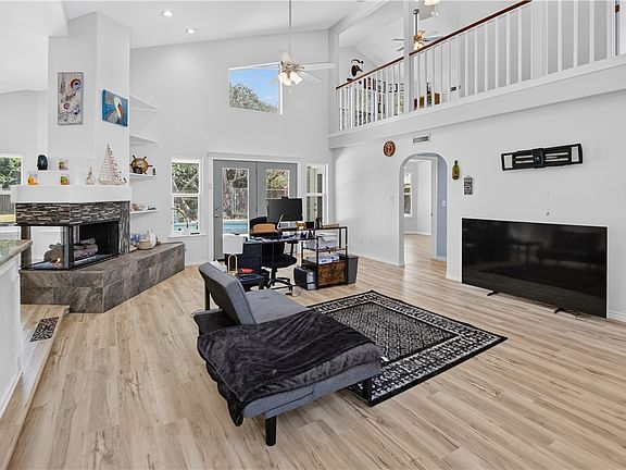 5th image of 120 Marion Dr