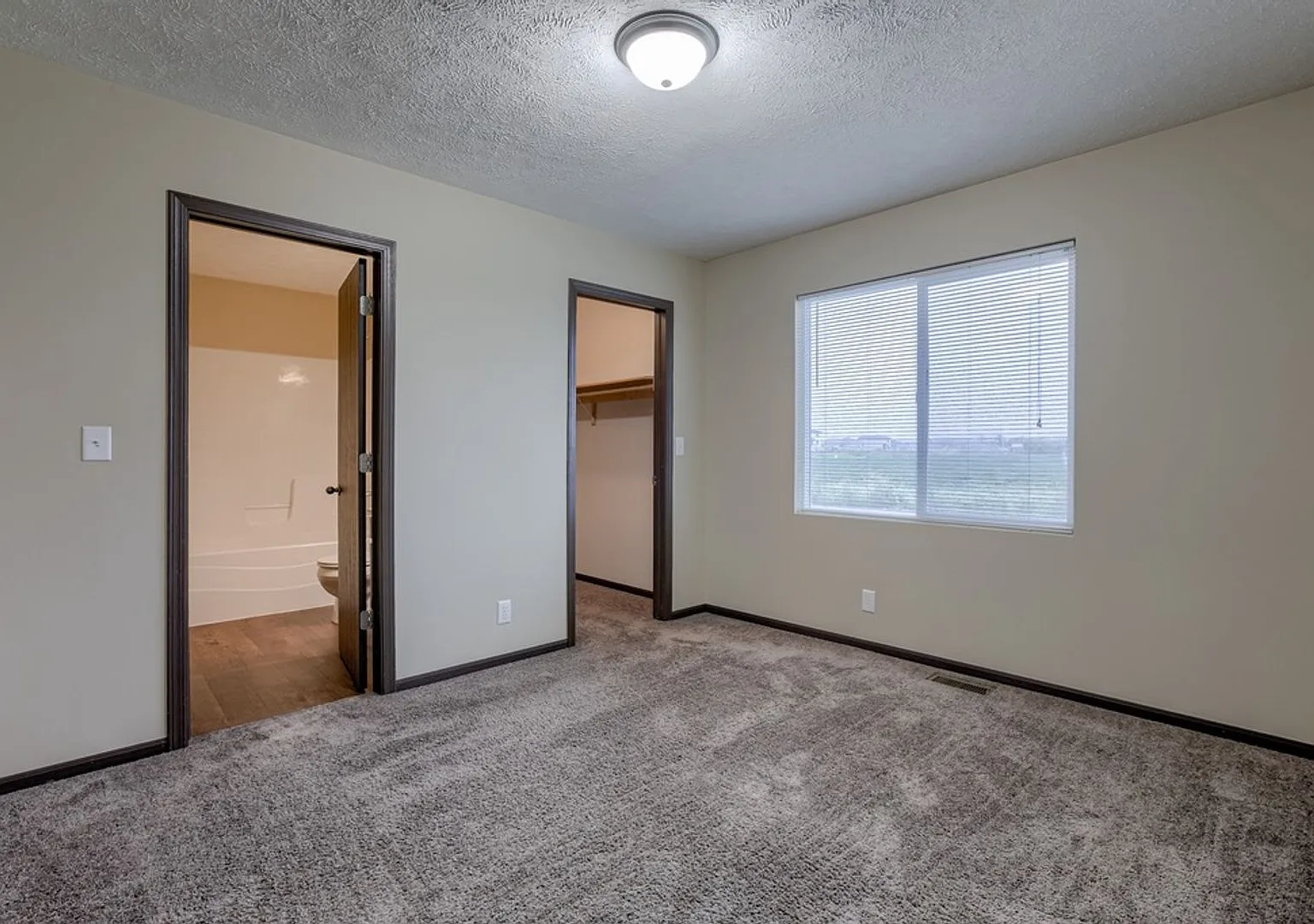 2644-48 W Timberlake Dr — Photo 2