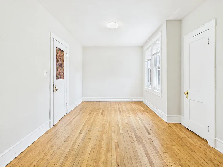 2400 Barton Ave — Photo 22
