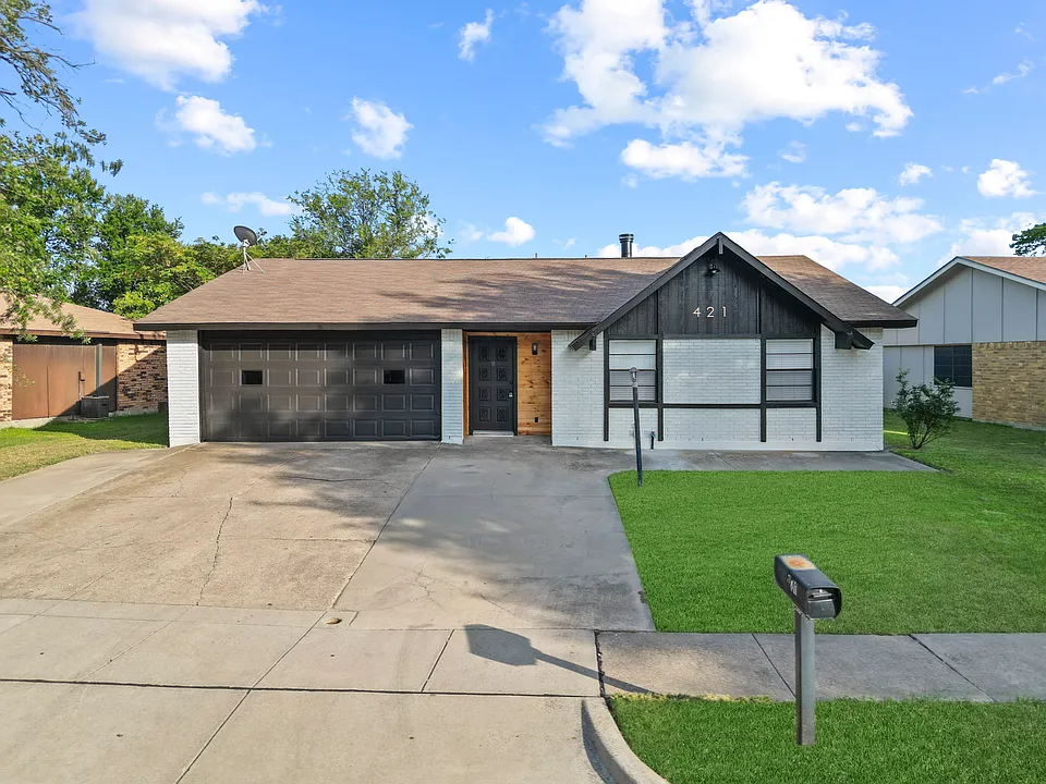 421 Parkvale Ln