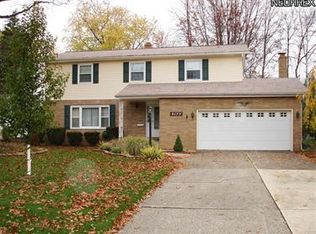 6173 Somerset Dr, North Olmsted, OH