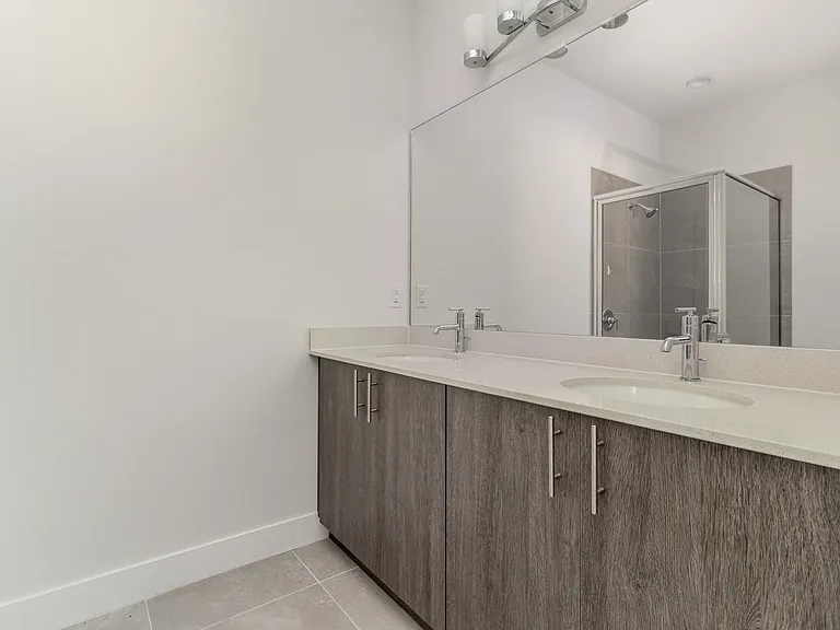 1213 Waterford St SE — Photo 2