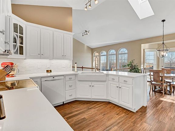 Farmhouse sink