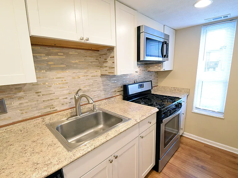 20 King Arthur Ct — Photo 9