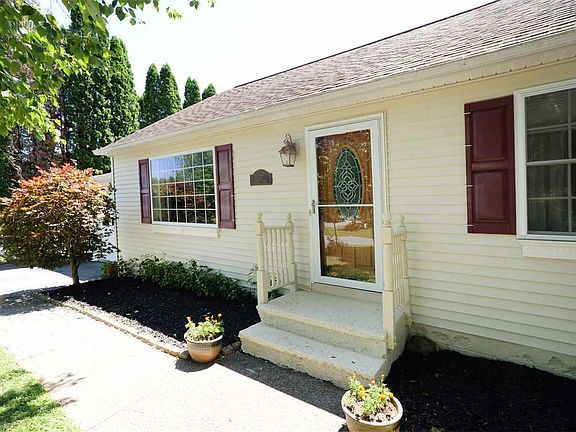 3rd image of 25 Castle Dr