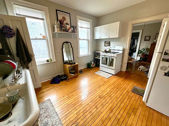 2nd image of 2828 N Fratney St APT 3