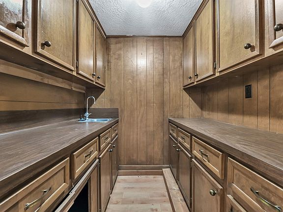 5th image of 2022 Hidden Creek Dr