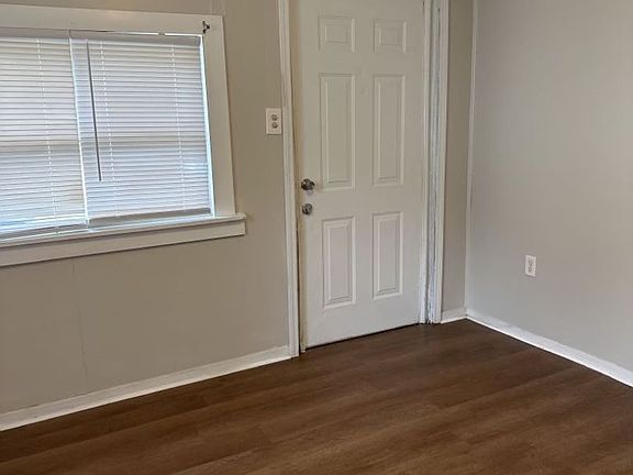 5th image of 4020 Kirkland Ave