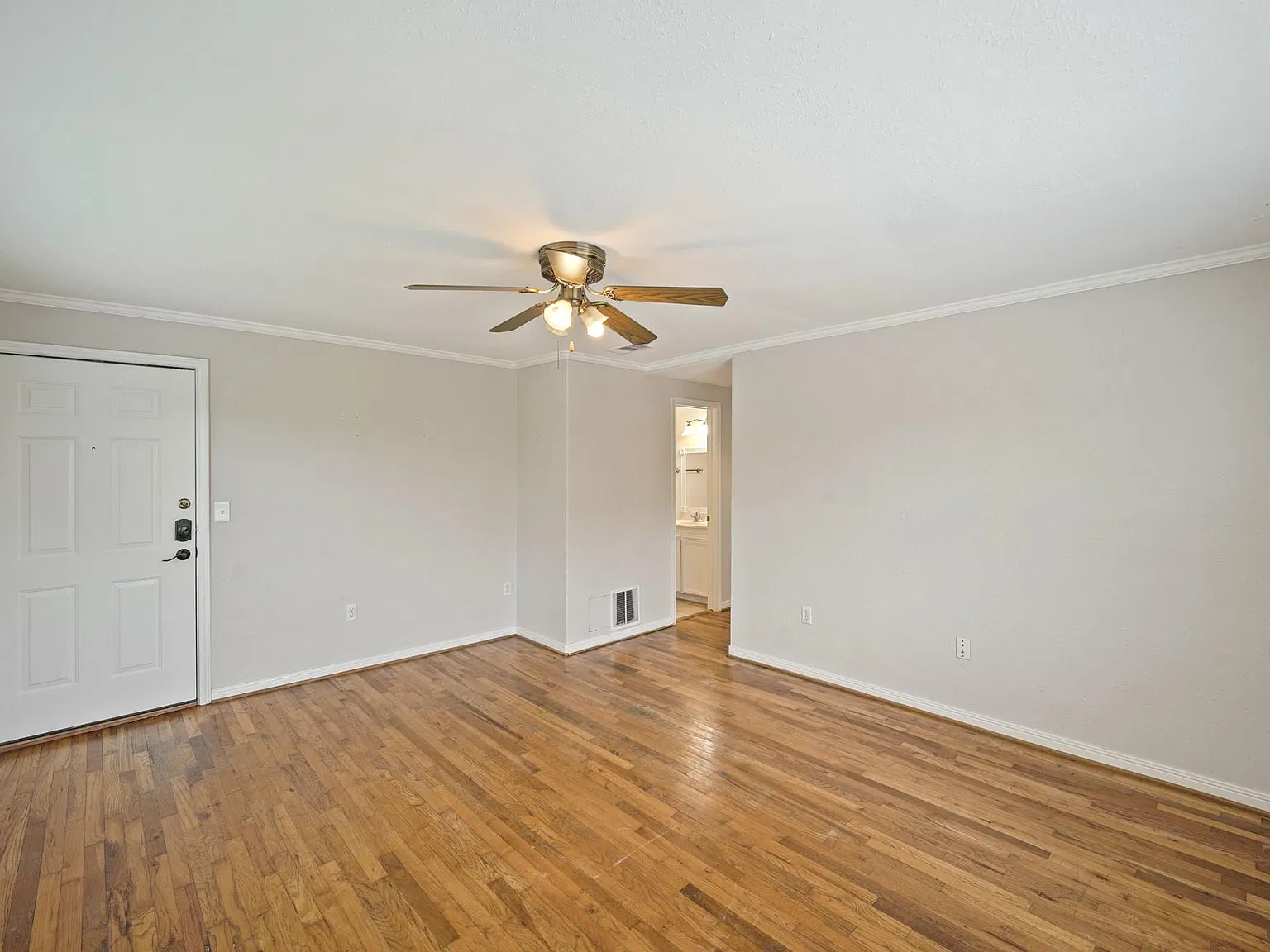 1 bed, 1.0 bath, 600 sqft, $1,200 — Photo 2