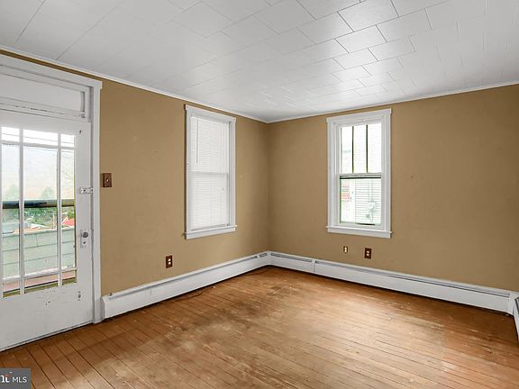 5th image of 227 E Spruce St