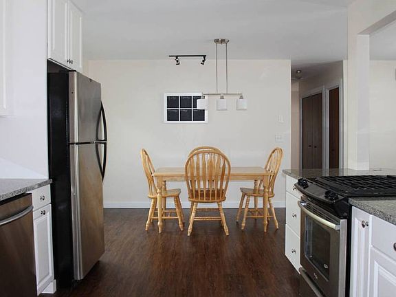 2nd image of 100 Loganberry Ct
