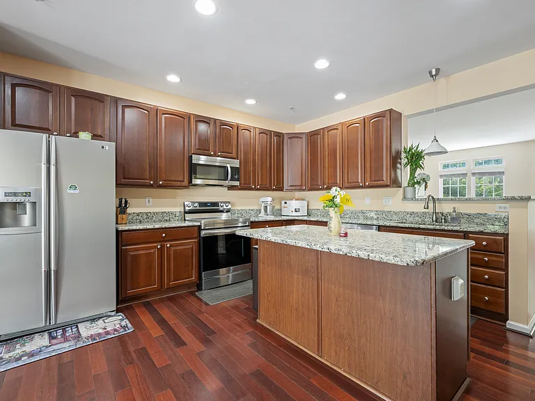10745 Hillingdon Rd — Photo 43