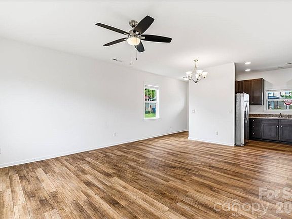 4th image of 226 Cardwell Ln