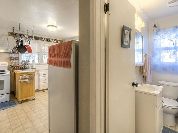 4th image of 2307 Alder St
