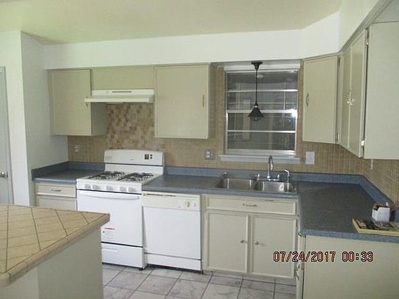 3rd image of 10204 Montwood Dr