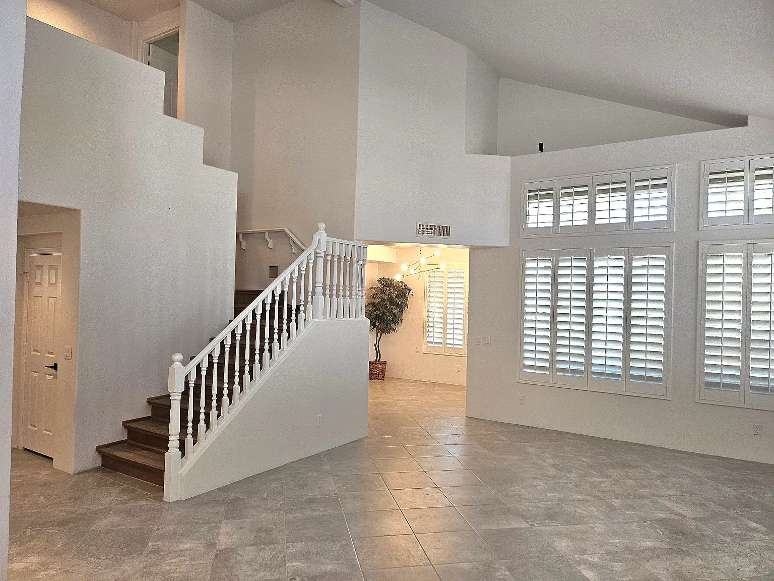 3 bed, 3.5 bath, 2697 sqft, $3,295 — Photo 2