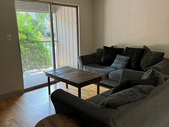 3rd image of 400 Skyview Dr APT F