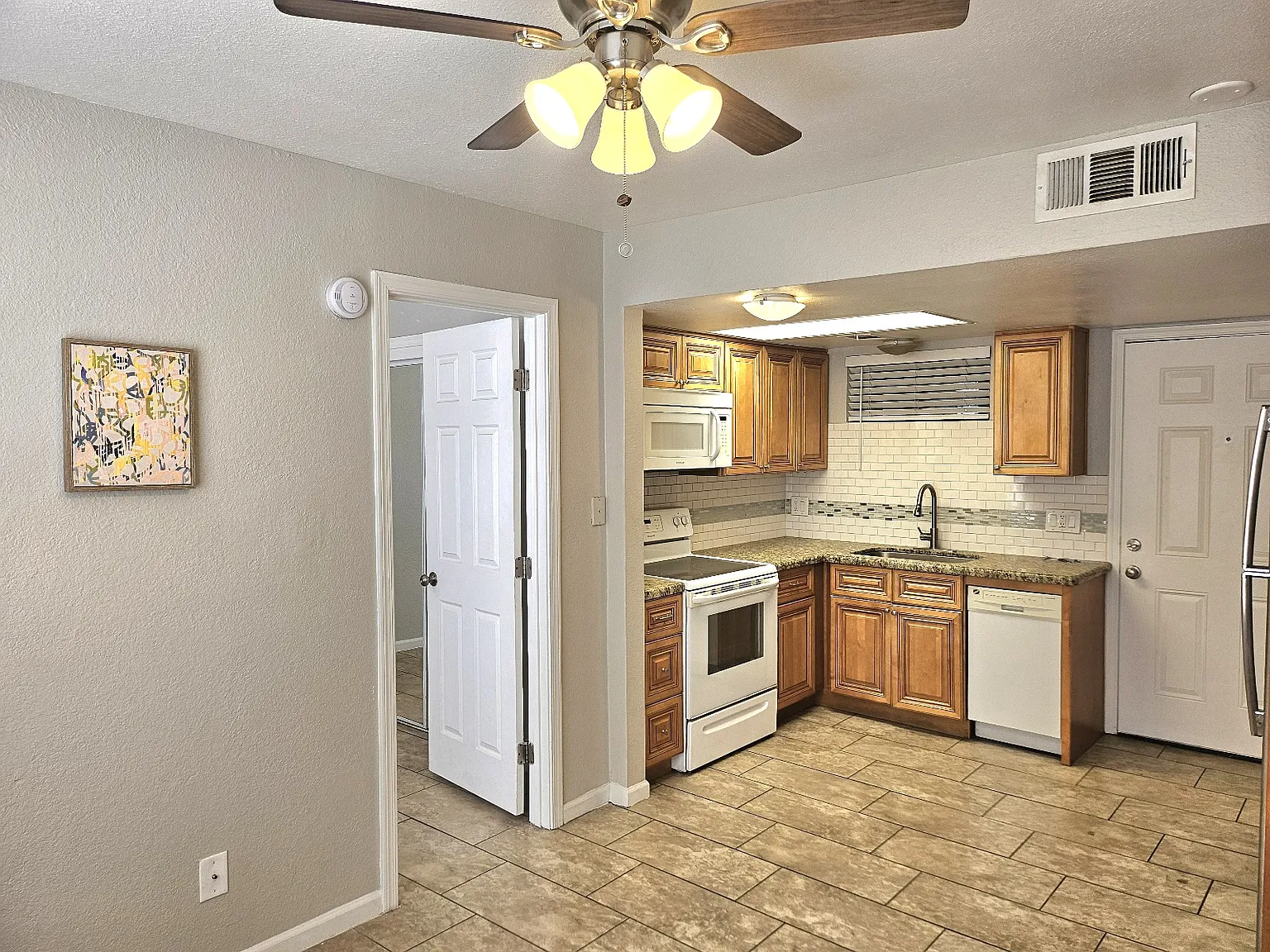 1 bed, 600 sqft, $895 — Photo 2