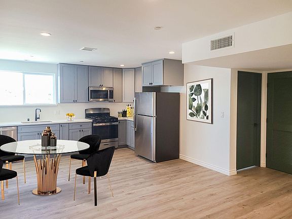 3rd image of 5731 Lexington Ave
