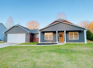 156 Albus Dr, Wellford, SC 29385