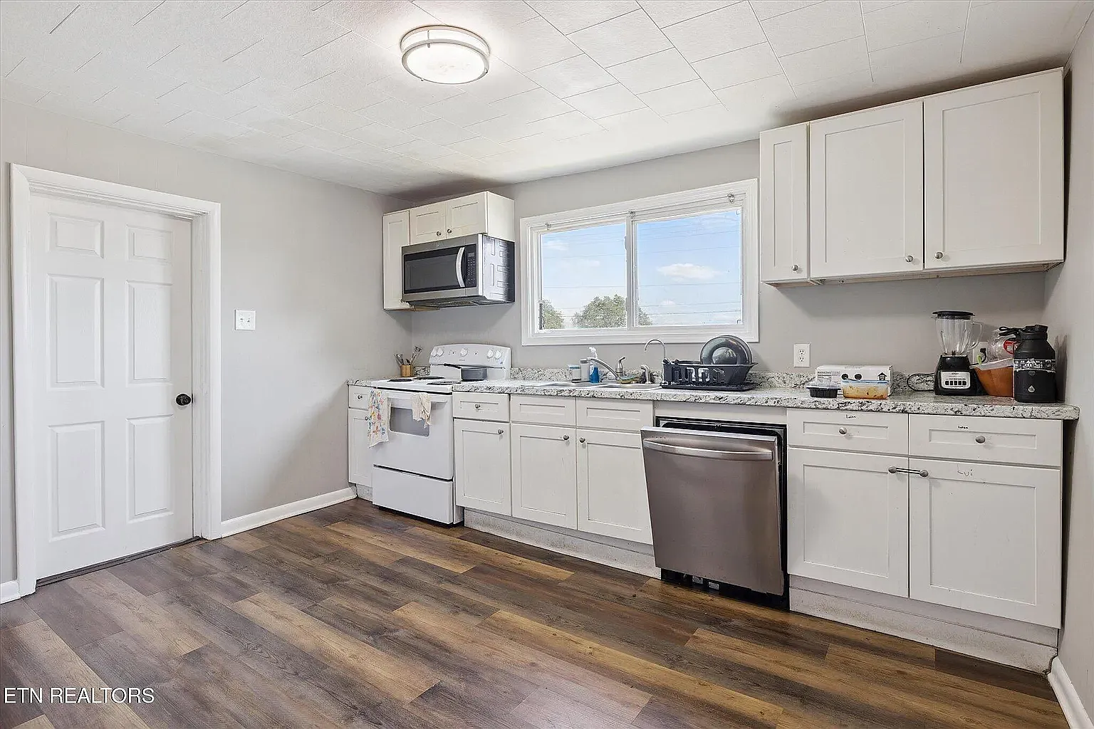 4 bed, 1325 sqft, $2,500 — Photo 3