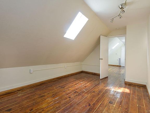 3rd image of 2032 W Homer St #2R