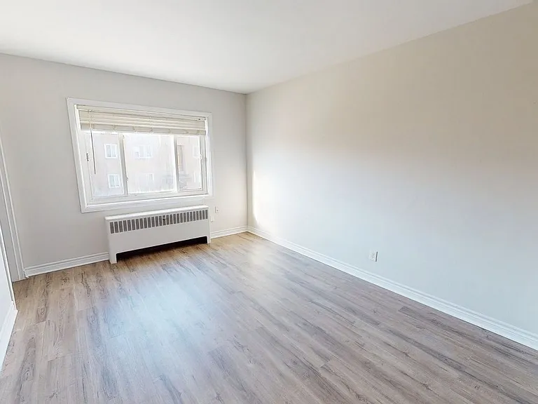 6380 Wyandotte St E — Photo 6
