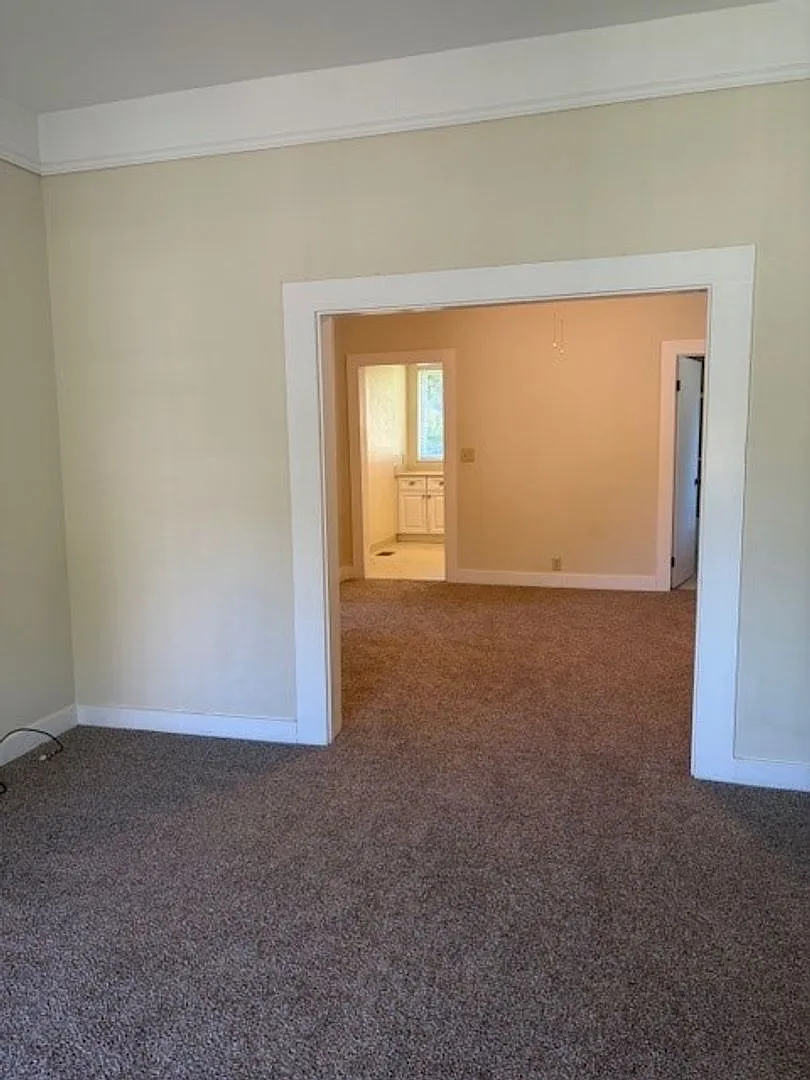 2 Bedroom 1.5 Bathroom Old Folsom Charmer — Photo 2