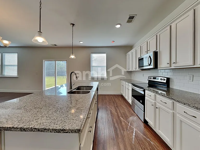 401 Levon Ct — Photo 4