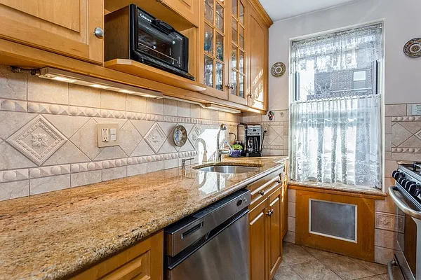 Sold by Signature Premier Properties | media 9