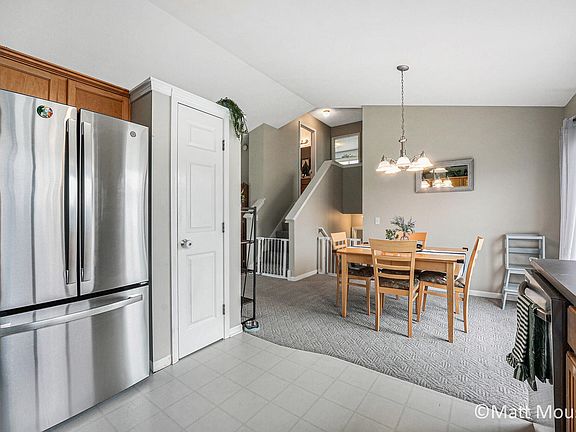 5th image of 2908 Woodglen St NW