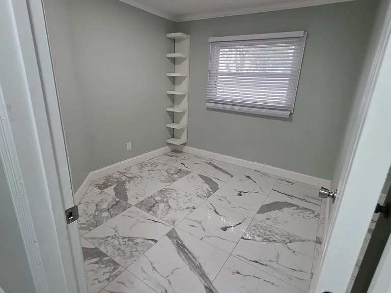 310 S Ulysses Dr — Photo 6