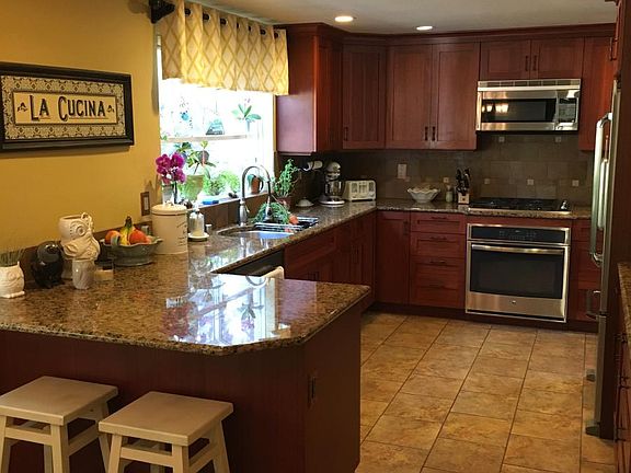 3rd image of 3305 Twin Oaks Dr
