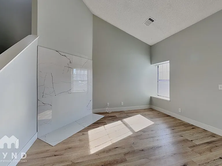 4336 Fox Point Dr — Photo 5